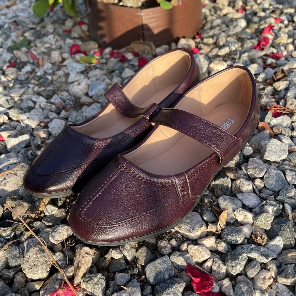 NWT Cinak Orthopedic Flats w/ Velcro Strap